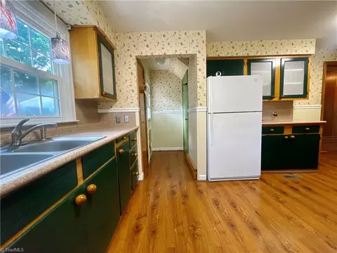 Kitchen - 222 Parkway Ave E, High Point, NC 27262 photo 4 of 4