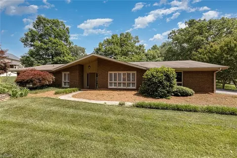 1077 Laverne Ln, Kernersville, NC 27284