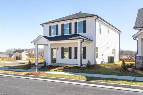 1720 Creekline Dr, Kernersville, NC 27284