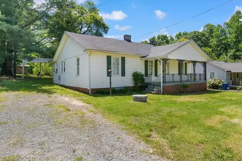 904 Wilcox St, Winston Salem, NC 27105