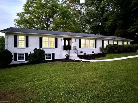 5301 Ventura Dr, Greensboro, NC 27406