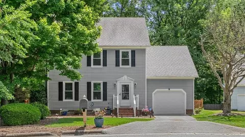 9 Printers Ln, Greensboro, NC 27407