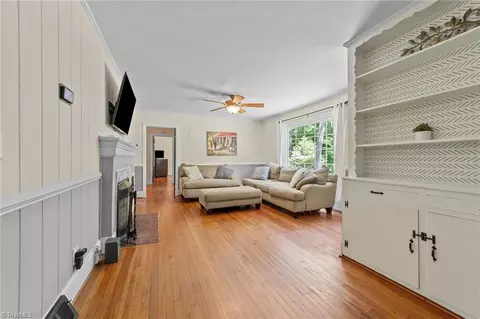 Living - 501 Roseland St, High Point, NC 27265 photo 4 of 5
