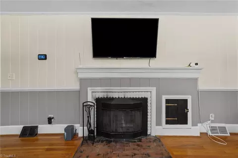 Living - 501 Roseland St, High Point, NC 27265 photo 2 of 5