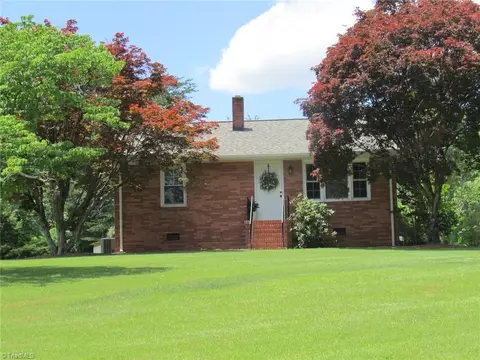 1101 Kentmere Rd, Greensboro, NC 27406