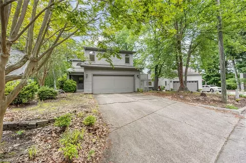 423 Chester Woods Ct, High Point, NC 27262