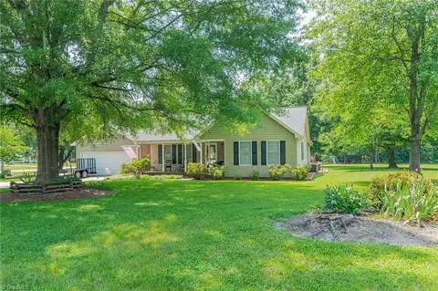 5201 Muirfield Dr, Lexington, NC 27295