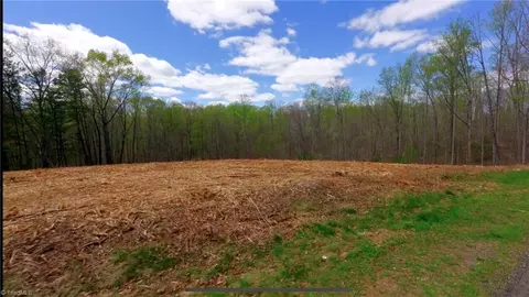 4 Jimmie Bullins Rd # B, Walnut Cove, NC 27052
