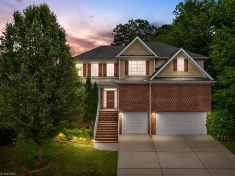 555 Sun Creek Dr, Winston Salem, NC 27104