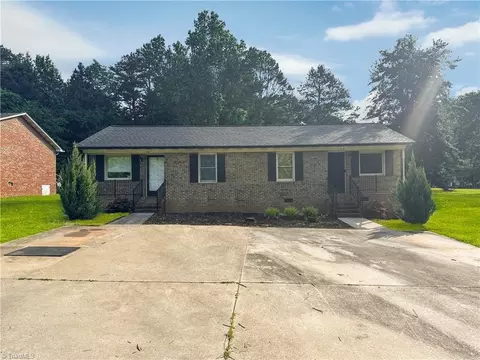 161 Pinecrest Dr, Lexington, NC 27295