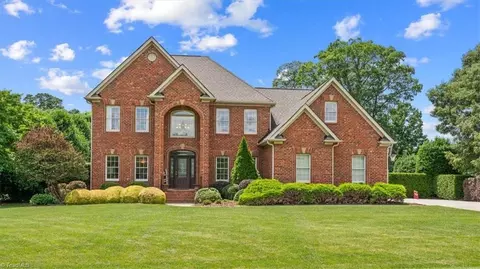 7599 Haw Meadows Dr, Kernersville, NC 27284
