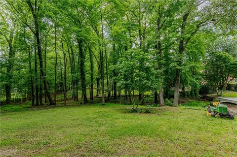 217 Pineridge Dr, High Point, NC 27262 photo 36