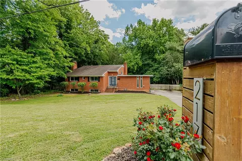 217 Pineridge Dr, High Point, NC 27262 photo 3