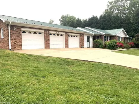 1170 Morgan St, Walnut Cove, NC 27052