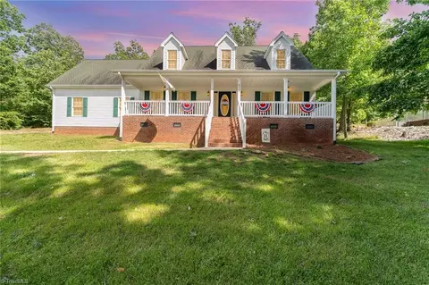 679 Graceland Dr, Asheboro, NC 27205