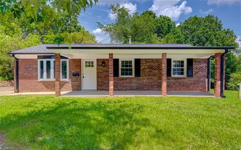 815 Woodcote Dr, Winston Salem, NC 27107