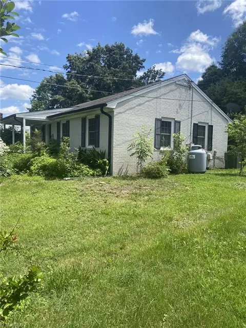 703 Creed St, Mount Airy, NC 27030