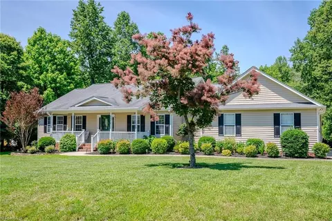 7775 Springdale Meadow Dr, Stokesdale, NC 27357