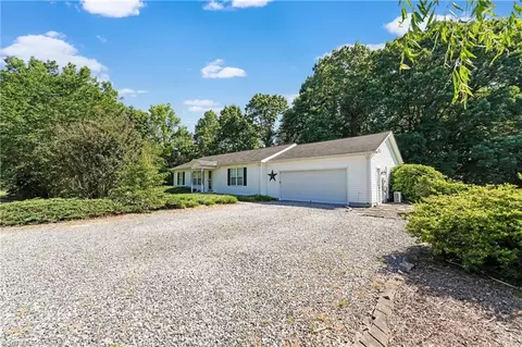 5512 Lazy Creek Ln, Summerfield, NC 27358