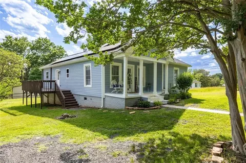 715 Circle Dr, Eden, NC 27288