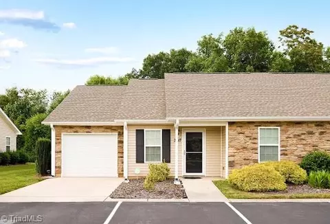 3217 Hyde Place Cir, Winston Salem, NC 27103