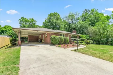 507 Pontiac Dr, Thomasville, NC 27360