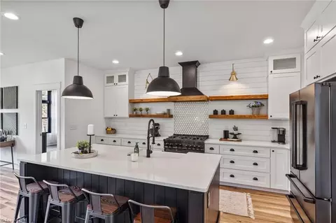 Kitchen - 10185 Earnhardt Lake Rd, Davidson, NC 28036 photo 4 of 5