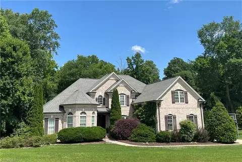 7590 Haw Meadows Dr, Kernersville, NC 27284