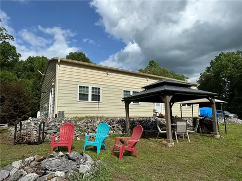 257 Wyndham Ln, Wilkesboro, NC 28697