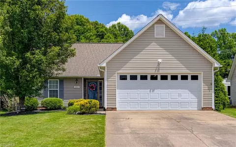 3921 Meredith Woods Ct, Winston Salem, NC 27107