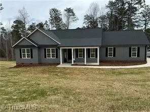 135 Deerfield Dr, Pinnacle, NC 27043 photo 2