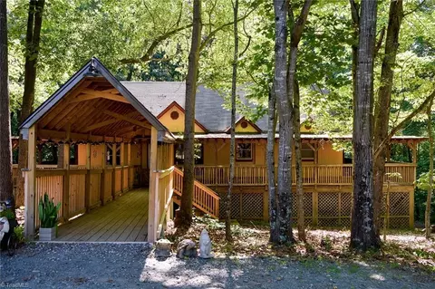 8455 Whipporwill Ln, Rural Hall, NC 27045
