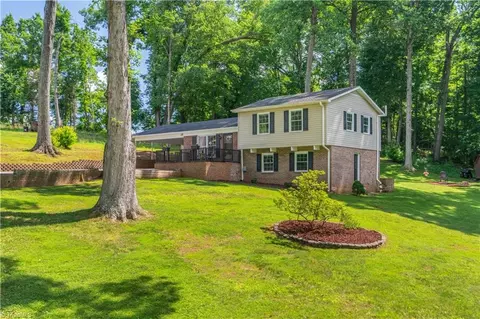 810 Prince Charles Ct, Kernersville, NC 27284