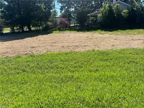 1715 Lincoln Dr, High Point, NC 27260