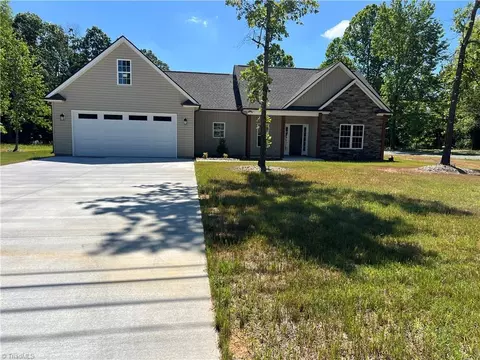2703 Johnsontown Rd, Thomasville, NC 27360