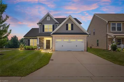 1419 Land Grove Dr, Kernersville, NC 27284