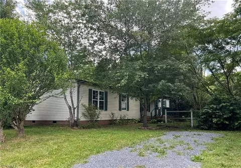 6181 Asheton Dr, Trinity, NC 27370 photo 4