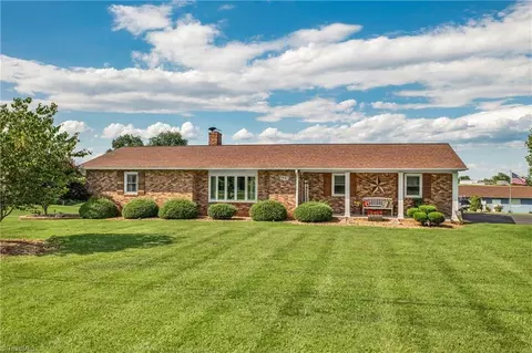 2941 E Old Us Highway 421, Yadkinville, NC 27055