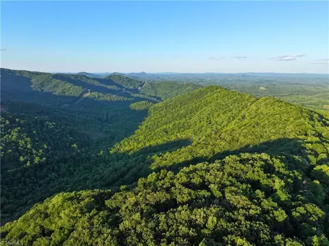 2575 Shooting Creek Rd, Floyd, VA 24091 photo 2
