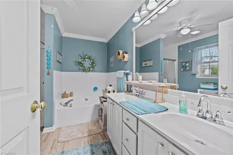 Bath - 3863 Range Crest Ct, High Point, NC 27265 photo 1 of 4