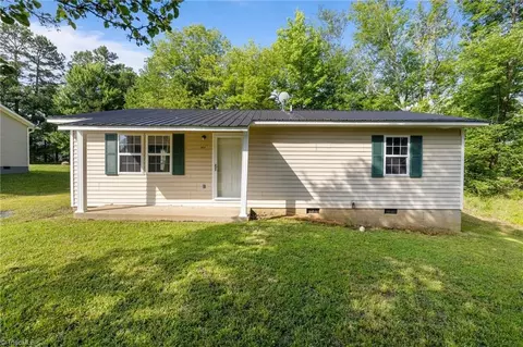 1011 Breeze Way Ct, Asheboro, NC 27203
