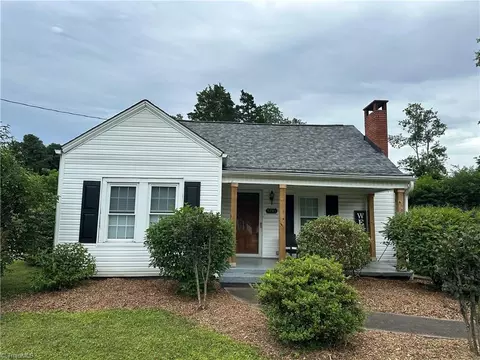 5795 Baux Mountain Rd, Winston Salem, NC 27105