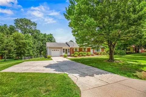 3819 Crosland Rd, Winston Salem, NC 27106