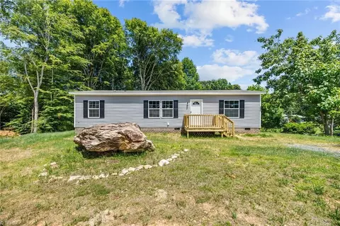 102 Jess Ferree Ct, Randleman, NC 27317