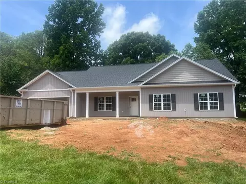 3410 Brookland Dr, Clemmons, NC 27012