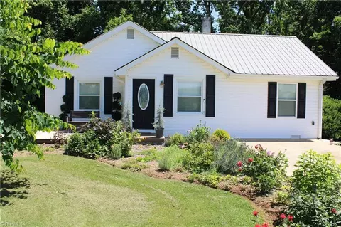 207 Turkey Ford Rd, Dobson, NC 27017