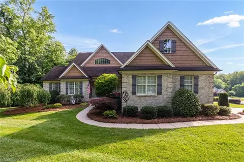 1401 Loch Lomond Dr, Summerfield, NC 27358