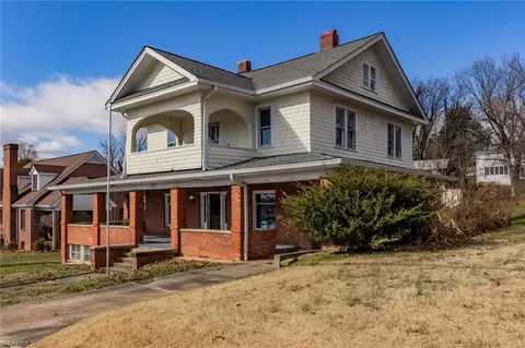 312 D St, North Wilkesboro, NC 28659