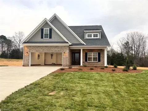 221 Grandworth Way, King, NC 27021
