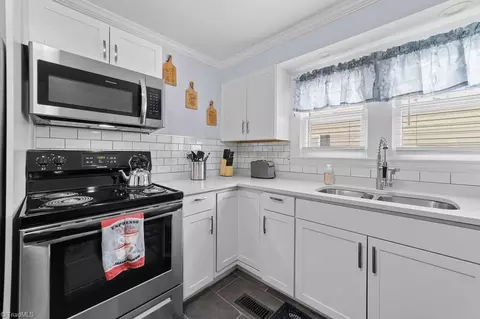 Kitchen - 208 Parkway Ave W, High Point, NC 27262 photo 3 of 6